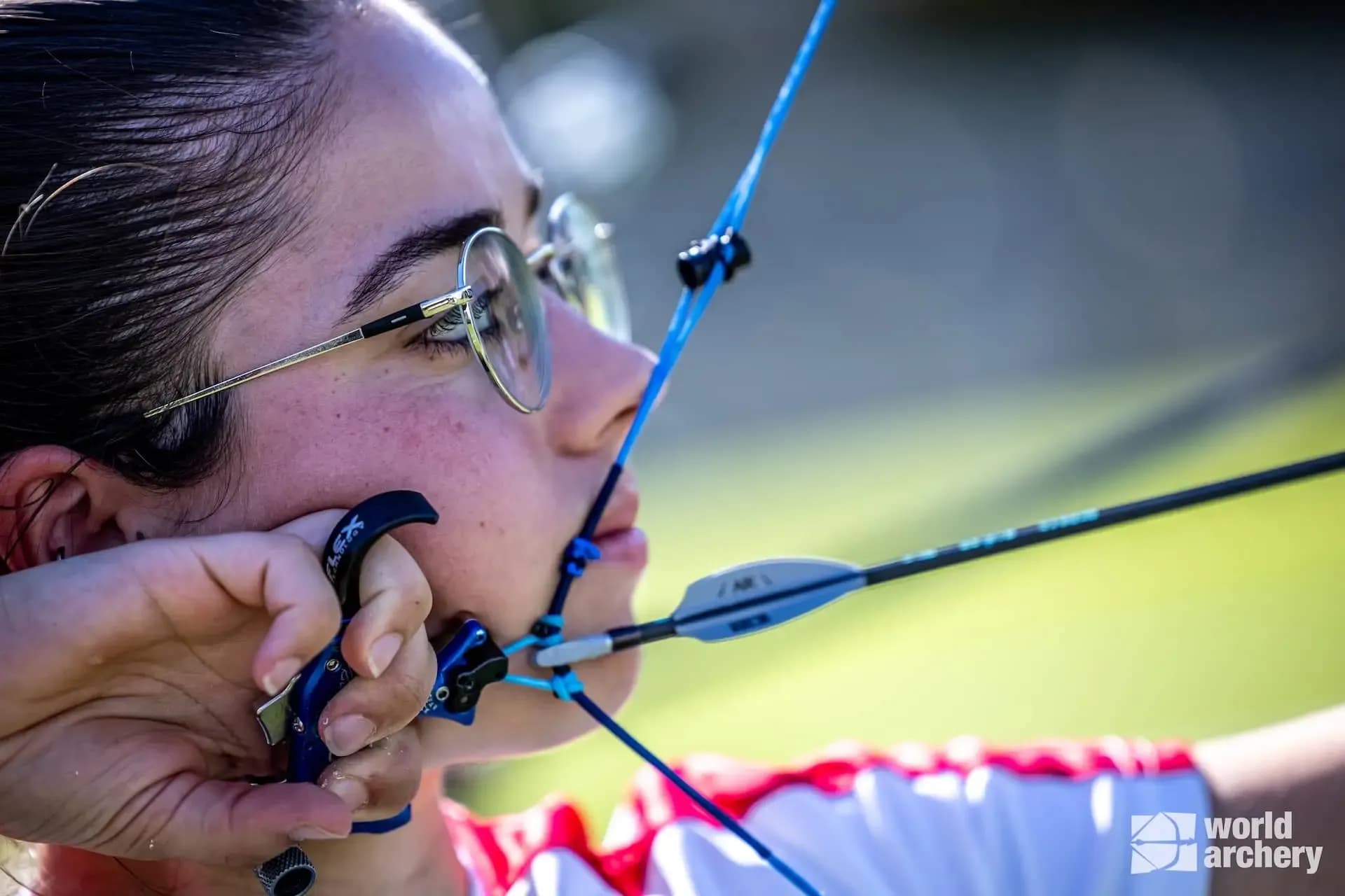 Mock image: andrea-munoz-rutina-de-tiro-tiro-con-arco-compuesto.webp